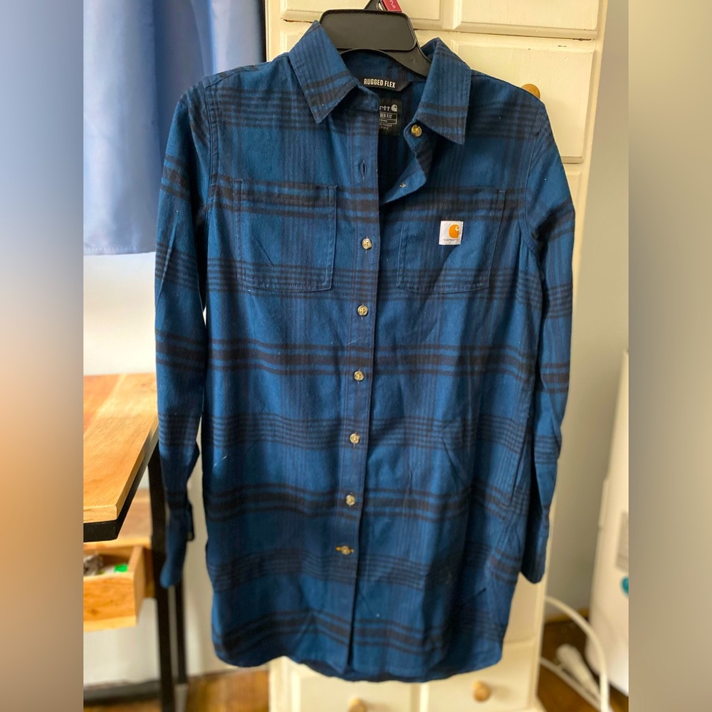 NWOT Women’s Carhartt long flannel